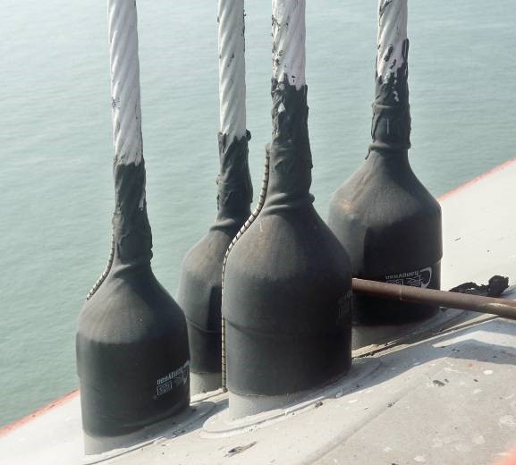 斜拉索橋梁鋼索聯(lián)結(jié)底座防腐密封熱縮構(gòu)件